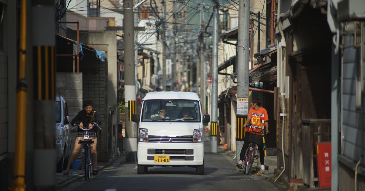自転車で利用者宅へ移動するイメージ